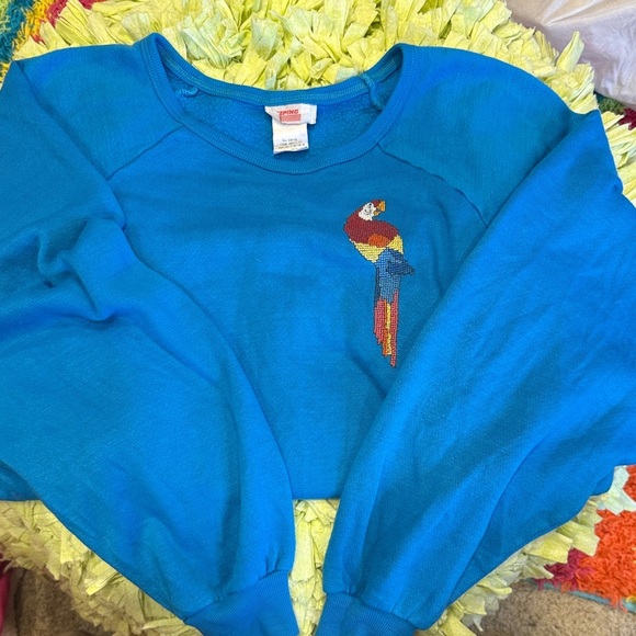 keeping up Tops - Womens Vintage Cross stitch, Parrot Sweatshirt, Sz Large, lightweight
